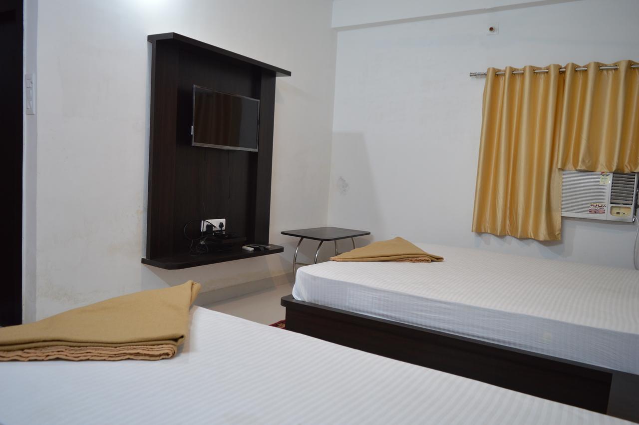 Nagina Palace Hotel Bodh Gaya Exterior photo